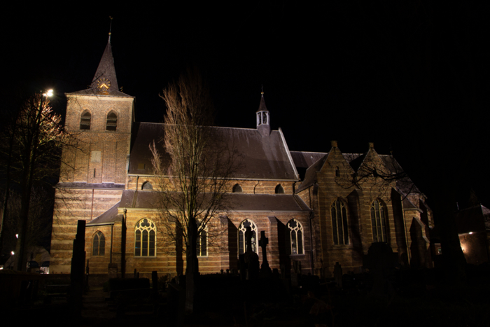 Led verlichting | Publieke verlichting zijkant kerk Sint Lambertuskerk Rosmalen