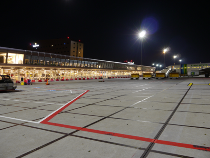 LED lighting industry | view aircraft runway Eindhoven Airport