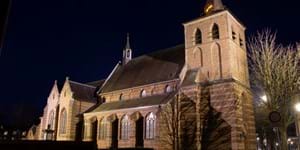 Led verlichting | publieke verlichting zijaanzicht kerk Sint Lambertuskerk Rosmalen