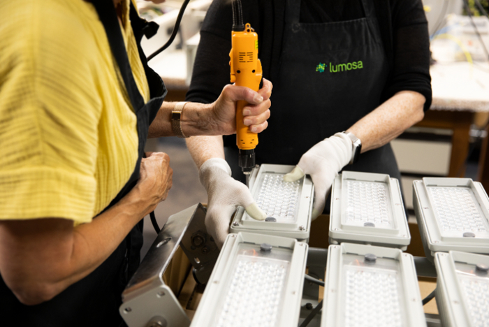 Medewerkers Lumosa | werkomgeving | assemblage specialist